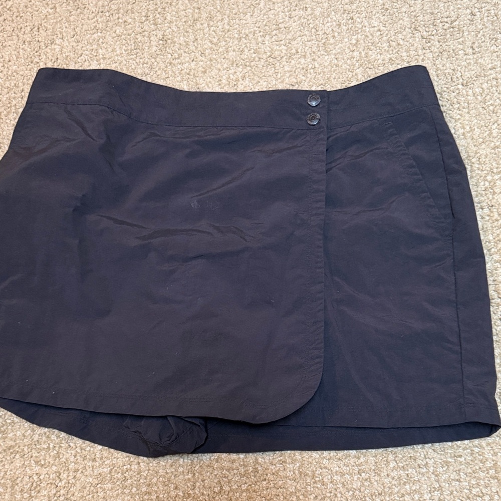 Eddie Bauer black sporty casual wrap w/ shorts